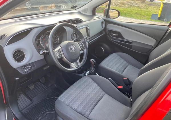 Toyota Yaris cena 29900 przebieg: 184000, rok produkcji 2016 z Rzeszów małe 137